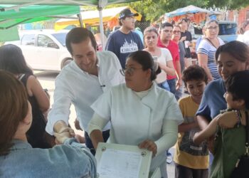 Legislador acerca apoyos a colonias y promueve proyectos de salud en Piedras Negras