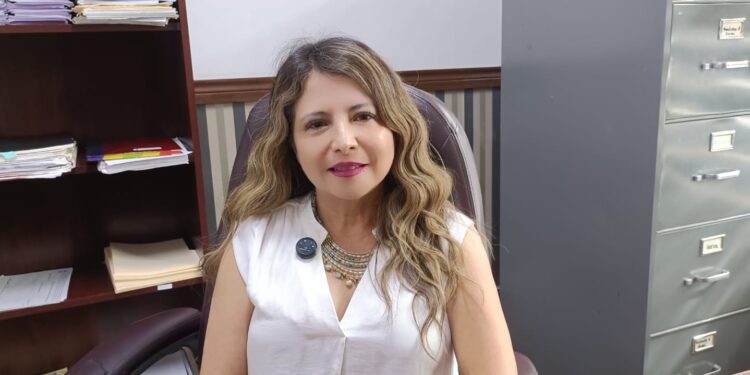 Salud mental, desempleo y servicios básicos: ejes de la propuesta de Vanessa Ramírez en el Distrito 02