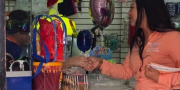 Gaby López recorre colonias Doña Pura y Fovissste; pide recuperar la confianza ciudadana