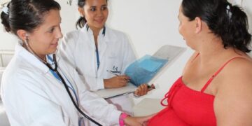Exhortan a mujeres embarazadas a iniciar control prenatal desde el primer momento