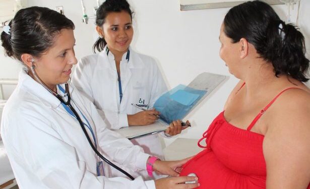 Exhortan a mujeres embarazadas a iniciar control prenatal desde el primer momento