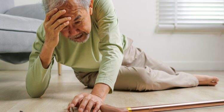 Recomiendan acciones prioritarias para prevenir caídas en adultos mayores