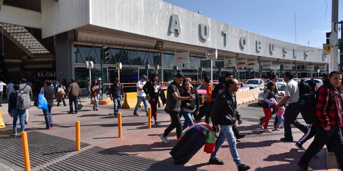Vacacionistas continúan arribando y saliendo de la capital, por motivo de las vacaciones de navidad.