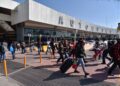 Vacacionistas continúan arribando y saliendo de la capital, por motivo de las vacaciones de navidad.